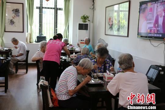 广东实施新老年人权益保障条例“啃老”者最高可入刑