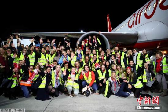 资料图：柏林航空最后一班航班AB 6210从慕尼黑起飞抵达柏林机场。