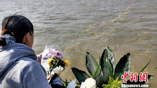 合肥举行第21届江葬仪式120余名逝者“回归”自然