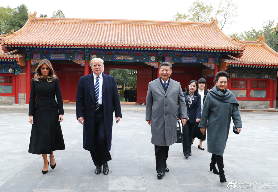 国家主席习近平和夫人彭丽媛8日下午在故宫博物院迎接来华进行国事访问的美国总统特朗普和夫人梅拉尼娅。