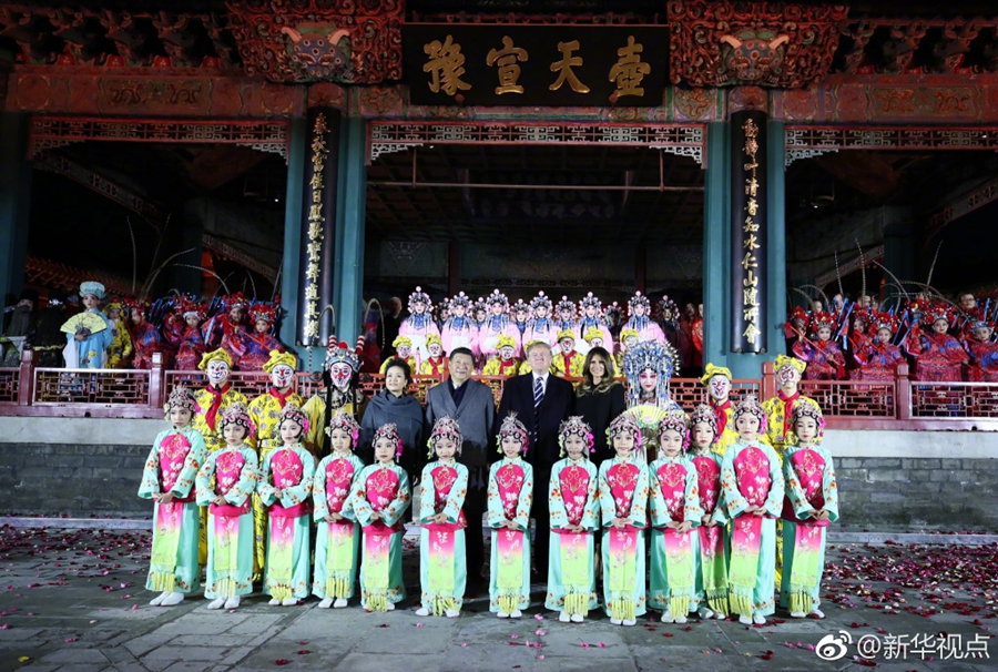 习近平和夫人彭丽媛与特朗普夫妇共同欣赏京剧表演