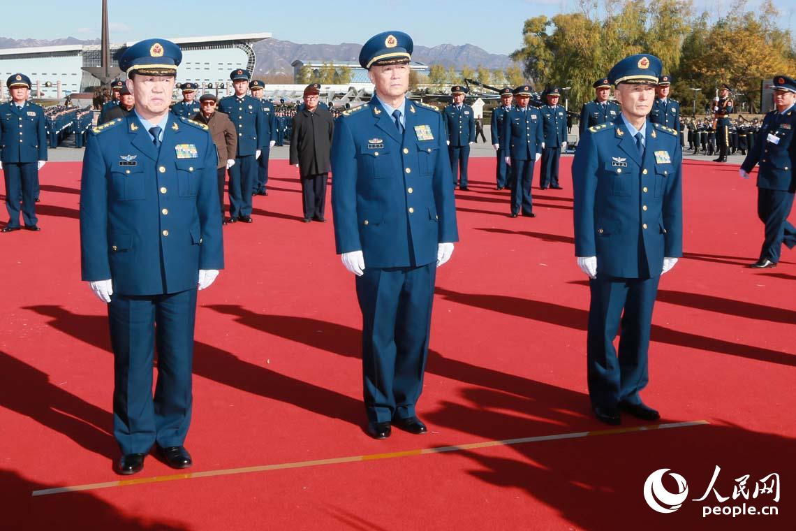 空军在京举行向英雄纪念墙敬献花篮仪式【2】