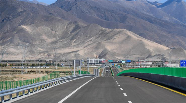 高等級公路提升西藏交通運輸能力