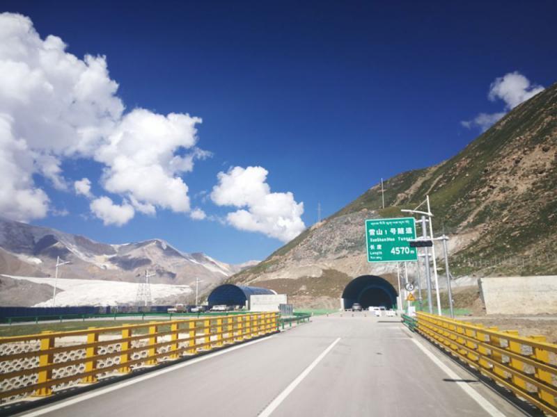 世界已建成海拔最高公路隧道“雪山一號”通車