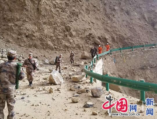 西藏公安消防部队迅速投入林芝米林县地震救援