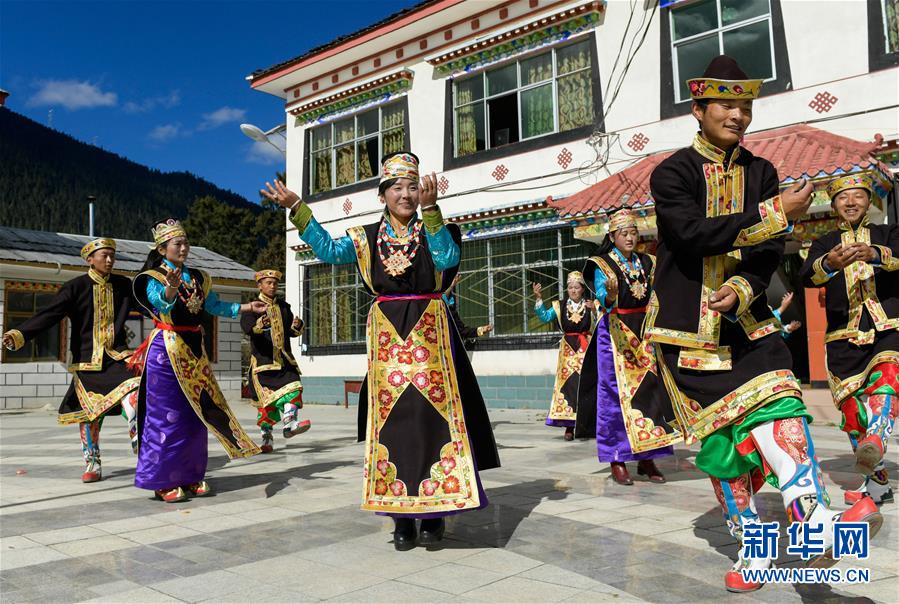 西藏林芝地震灾区群众欢度工布新年组图