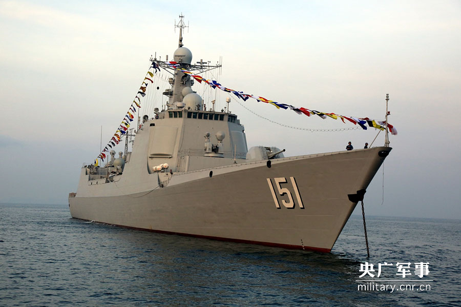 中国海军郑州舰参加东盟成立50周年国际舰队检阅活动