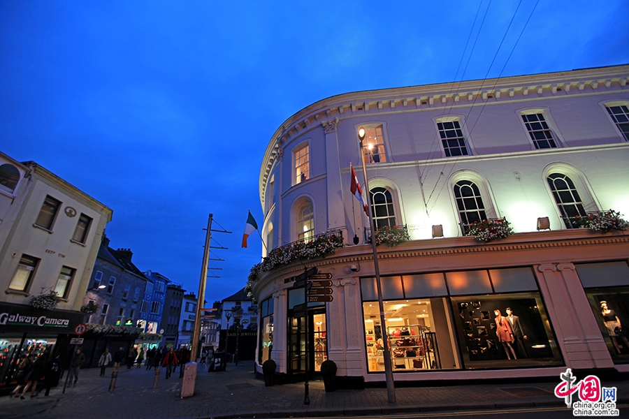 戈尔韦处于科里布湖通戈尔韦湾入口