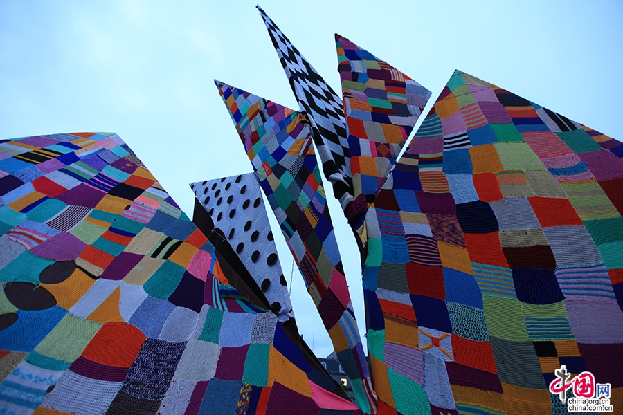 雕塑是为了纪念戈尔韦建城500周年而立