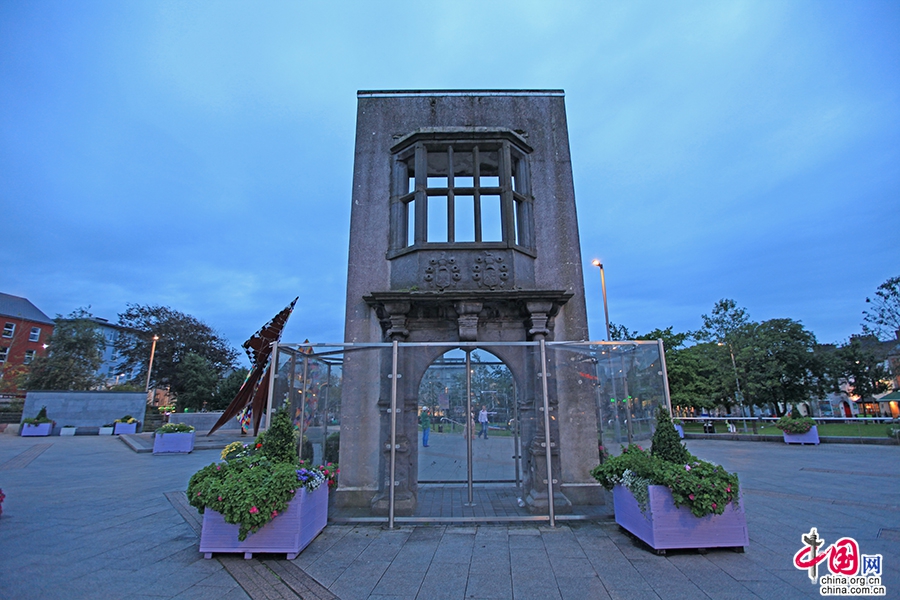 艾尔广场保存了当年的建筑