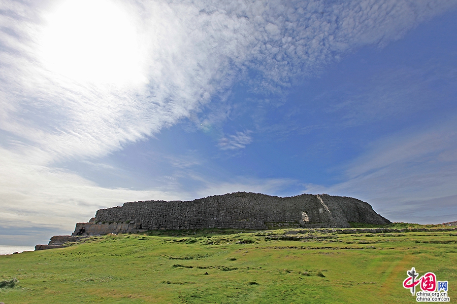 因希莫尔岛的制高点是 邓恩•安格斯堡