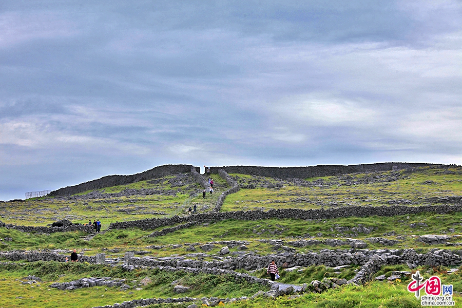 安格斯堡4米厚的石头墙