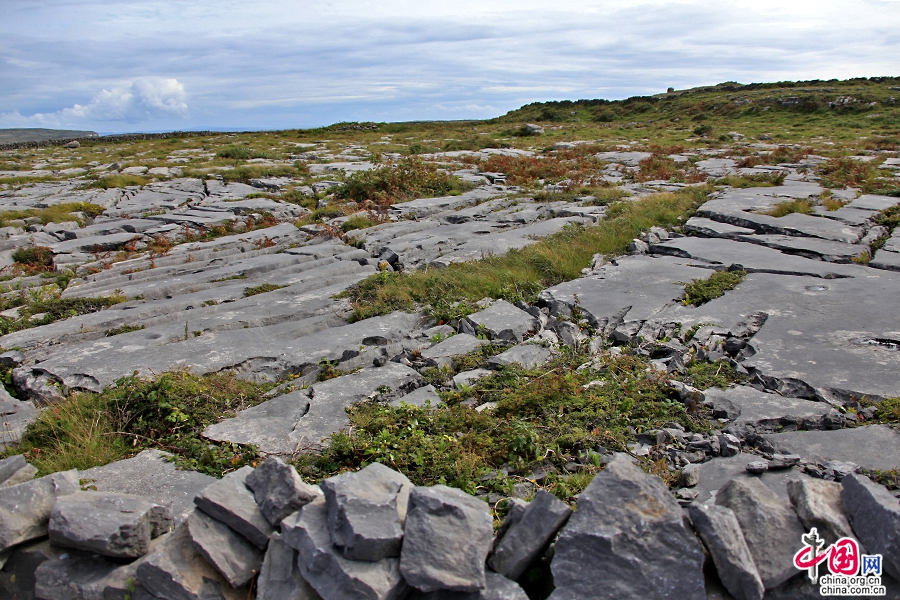 在山间回望因希莫尔岛风光