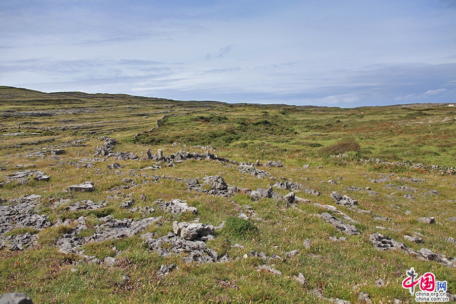 在山间回望因希莫尔岛风光