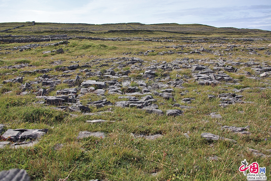在山间回望因希莫尔岛风光