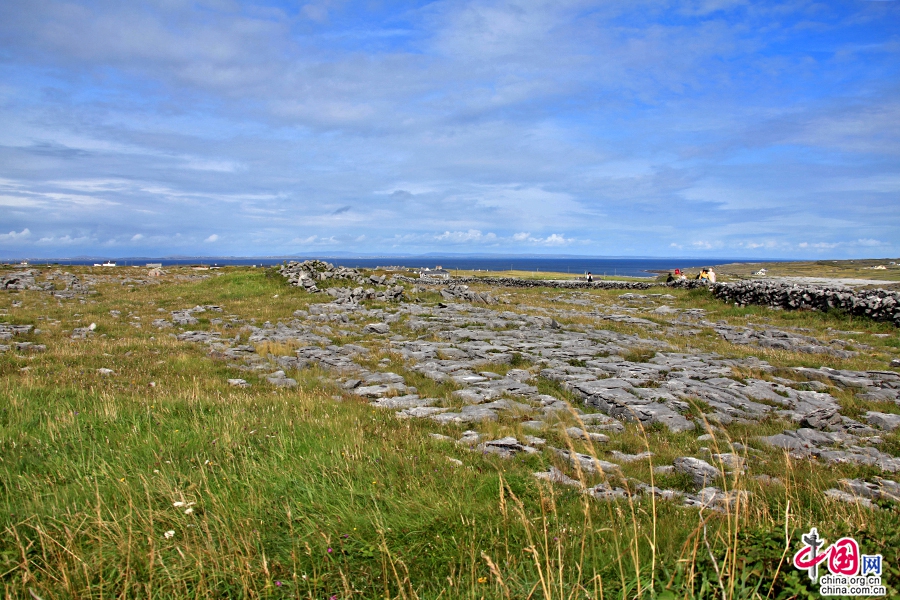 在山间回望因希莫尔岛风光