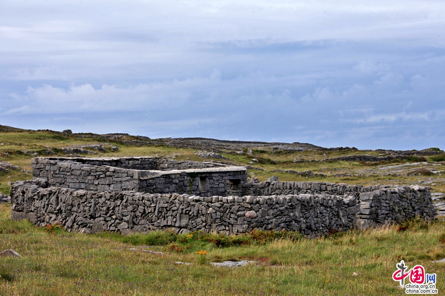 在山间回望因希莫尔岛风光