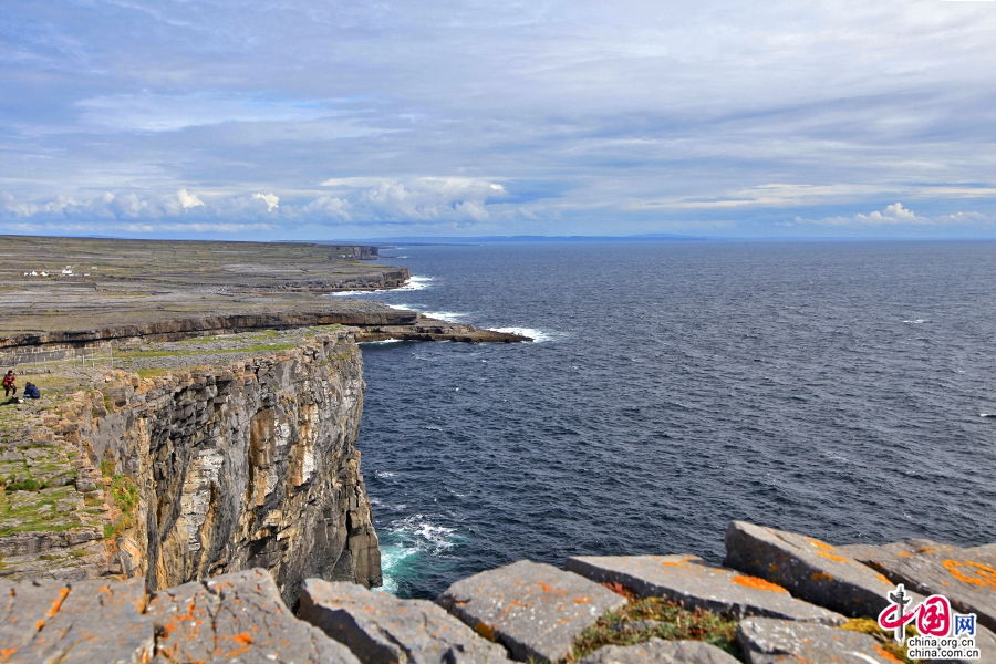 安格斯堡一侧是悬崖绝壁