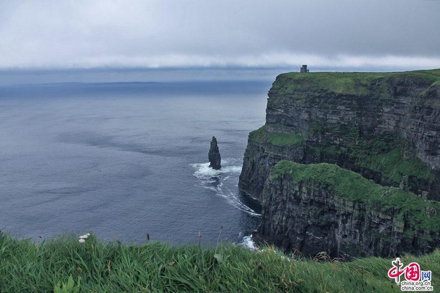 莫赫悬崖面向浩瀚无际的大西洋