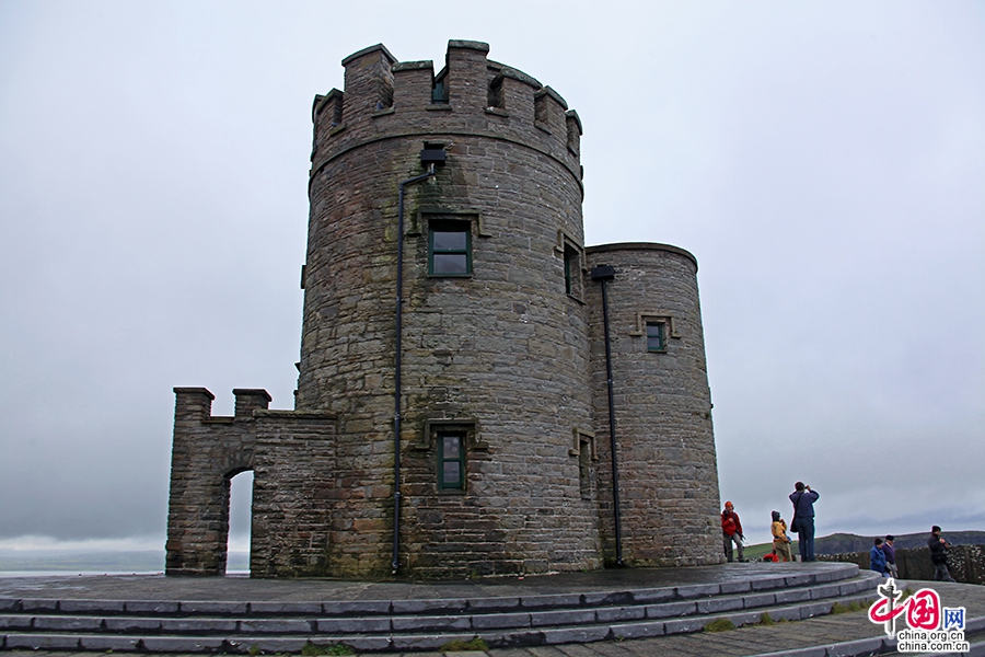 布莱恩塔的圆柱体塔身