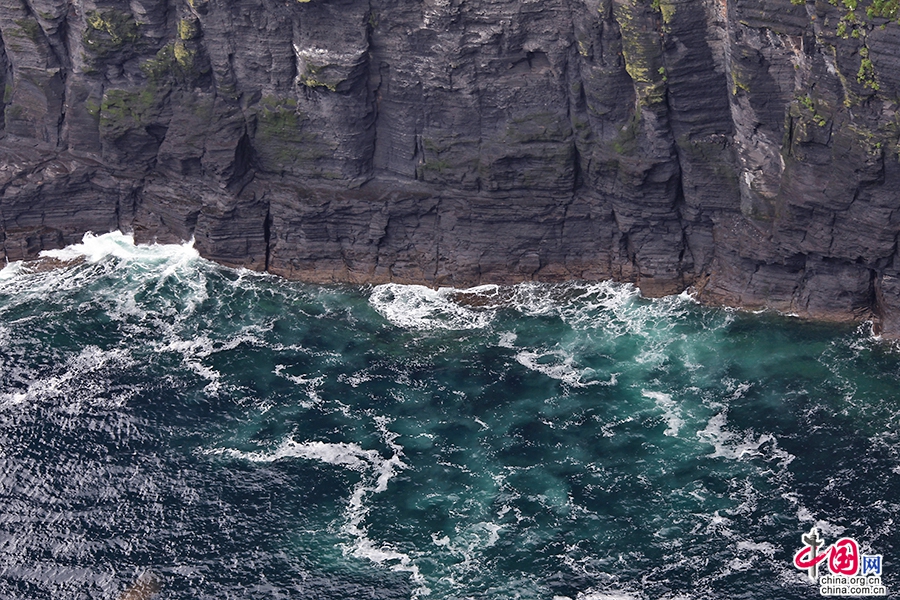 莫赫悬崖黑褐色的峭壁呈锯齿状