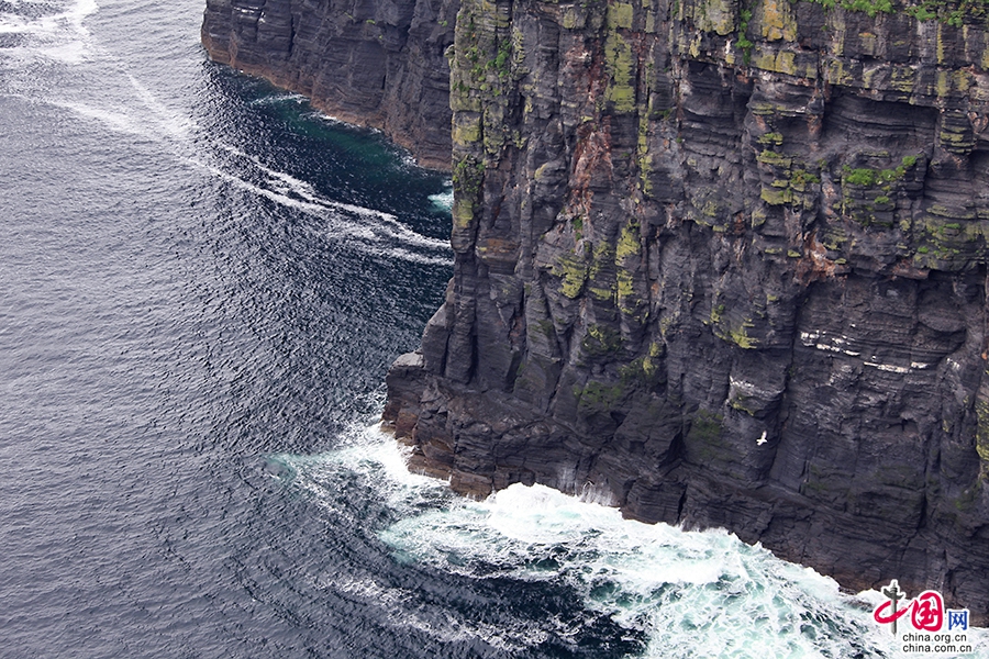 莫赫悬崖黑褐色的峭壁呈锯齿状