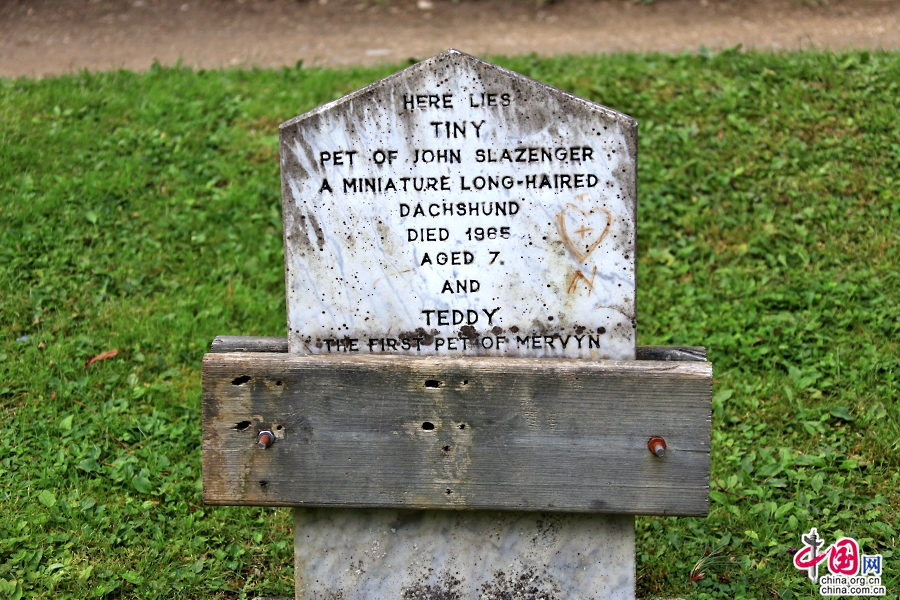 宝尔势格庄园宠物墓园墓志铭