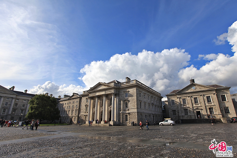 圣三一学院议会广场