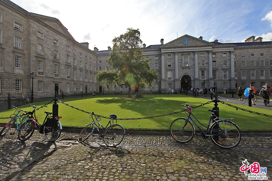 圣三一学院议会广场