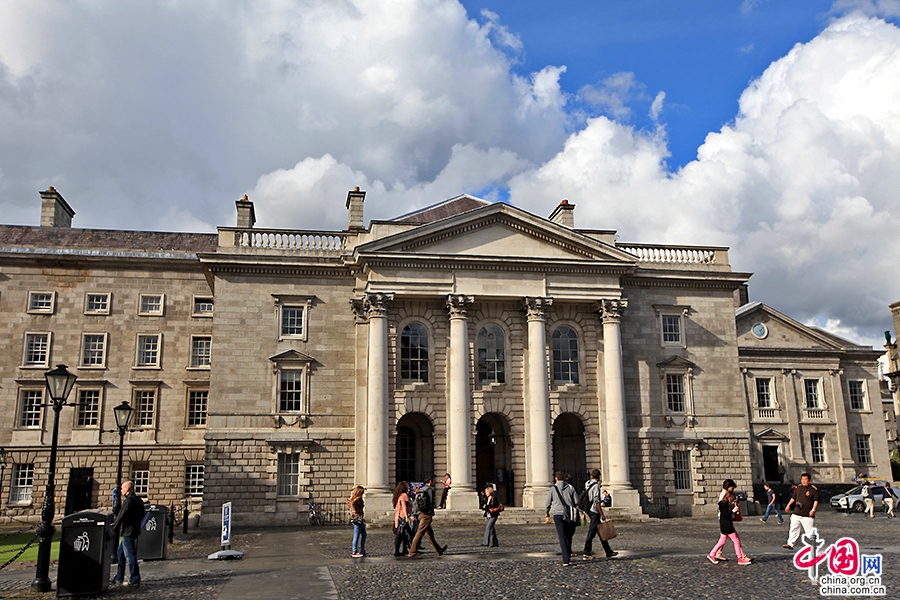 圣三一学院主教学楼