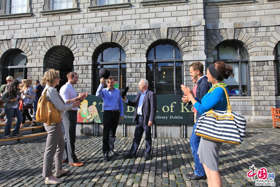 圣三一学院老图书馆内藏着珍宝《凯尔斯之书》