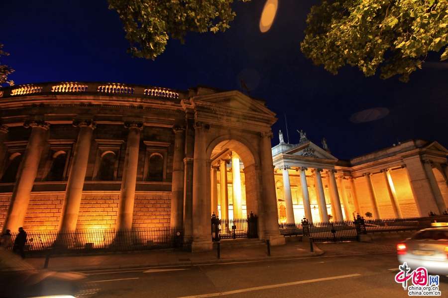 爱尔兰银行大楼是典型的帕拉第奥式建筑风格