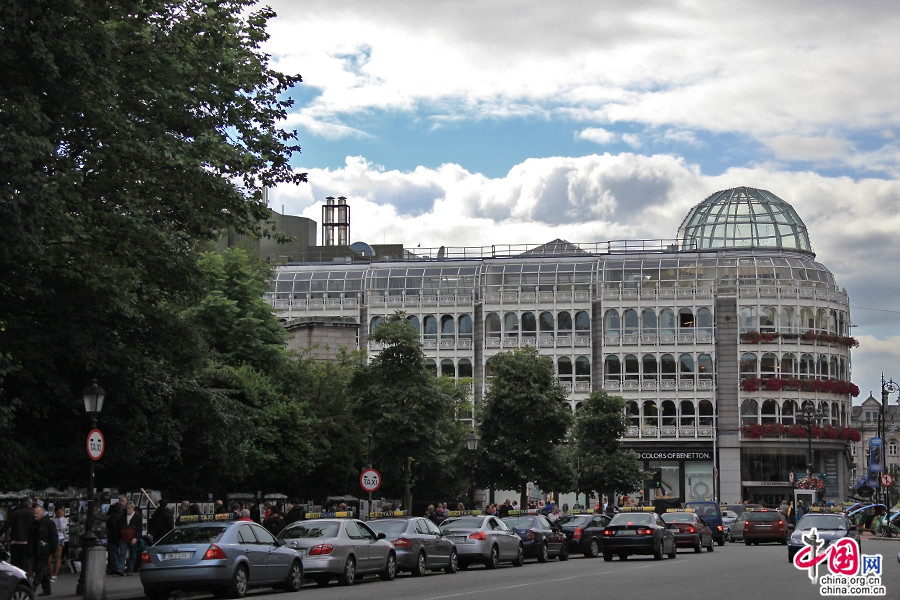 格拉夫顿街入口处的史蒂芬绿园购物中心