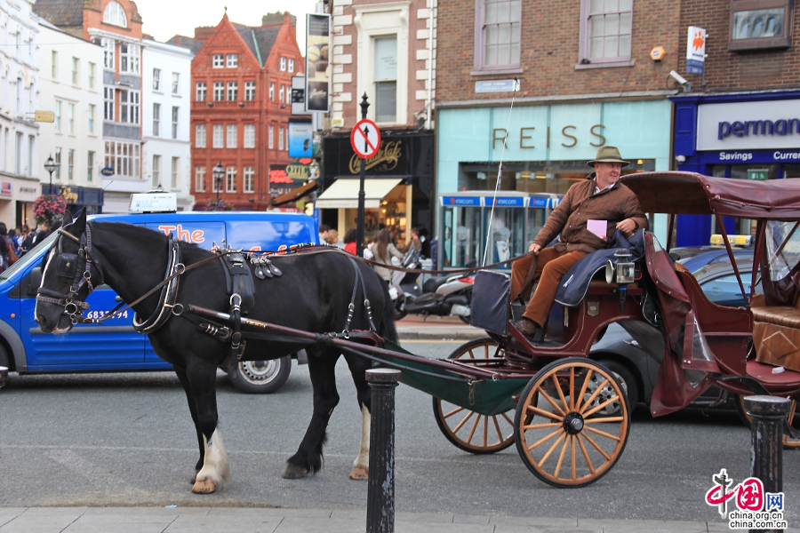 格拉夫顿街的主要交通工具是马车