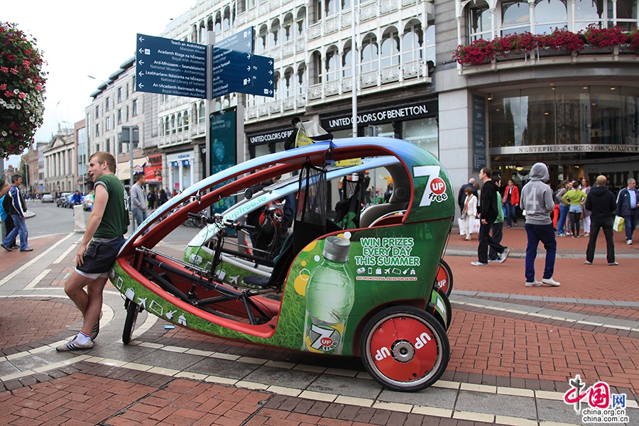 格拉夫顿街的广告三轮车