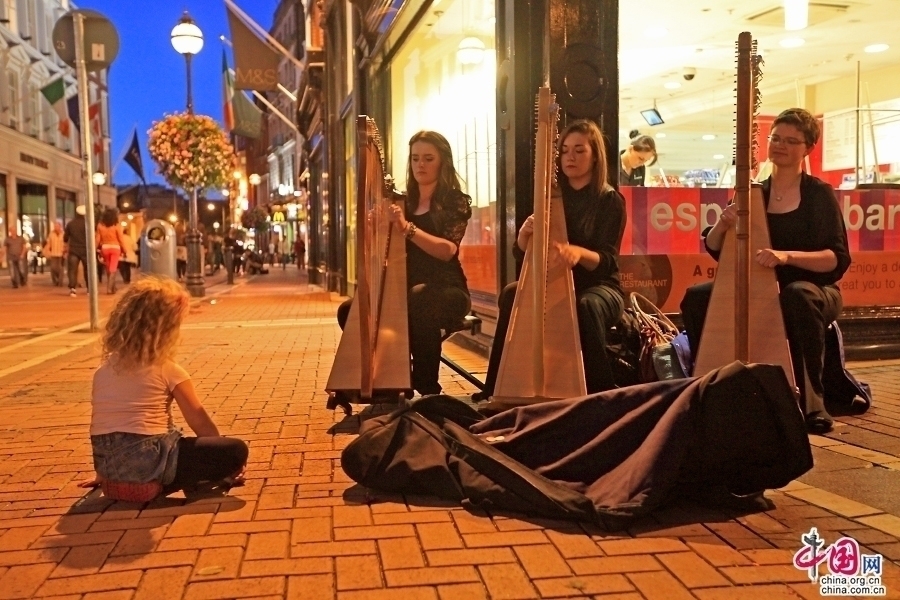 格拉夫顿街是一个路边表演场所