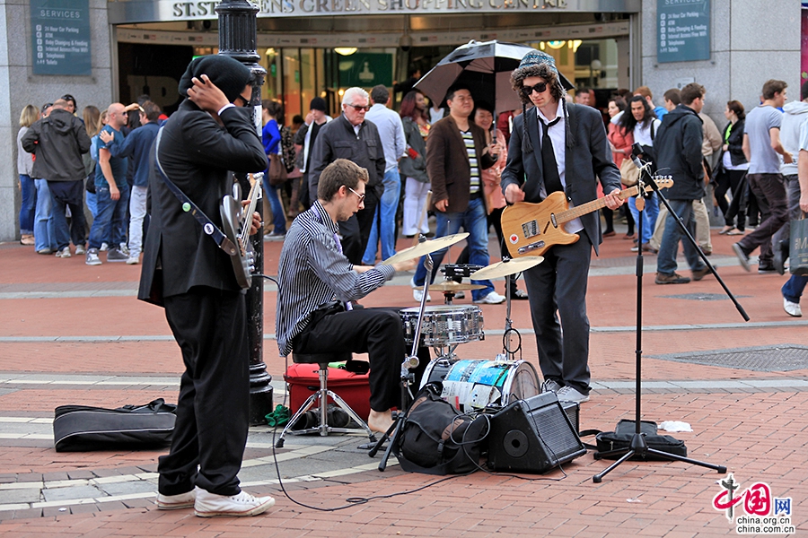 格拉夫顿街的街头表演
