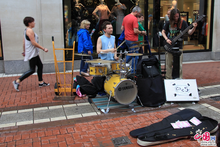 格拉夫顿街的街头表演