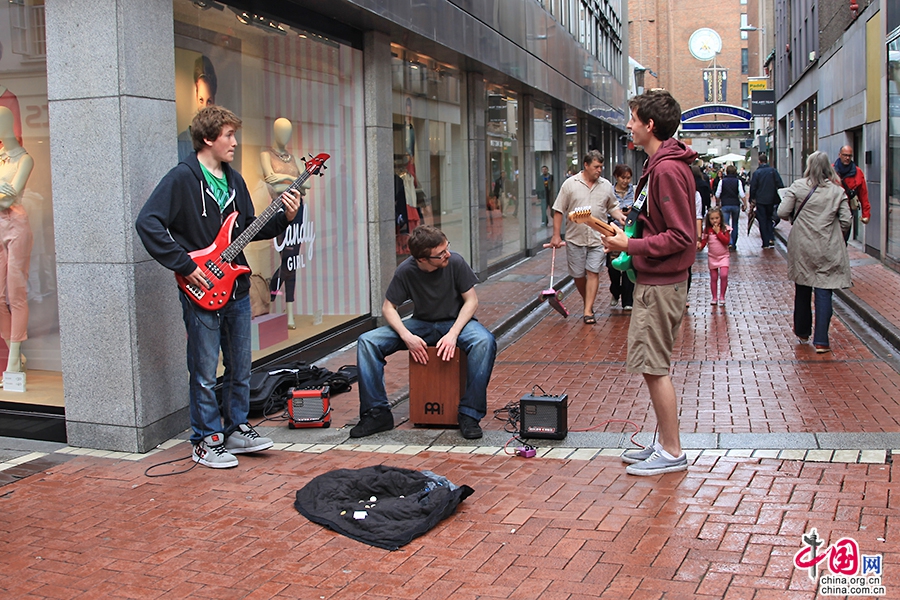 格拉夫顿街的街头表演