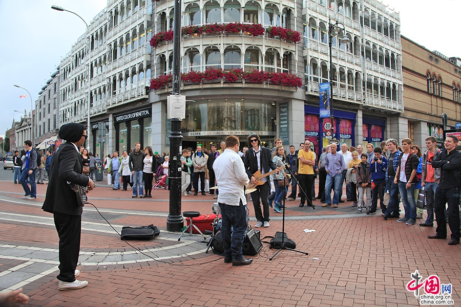 格拉夫顿街的街头表演