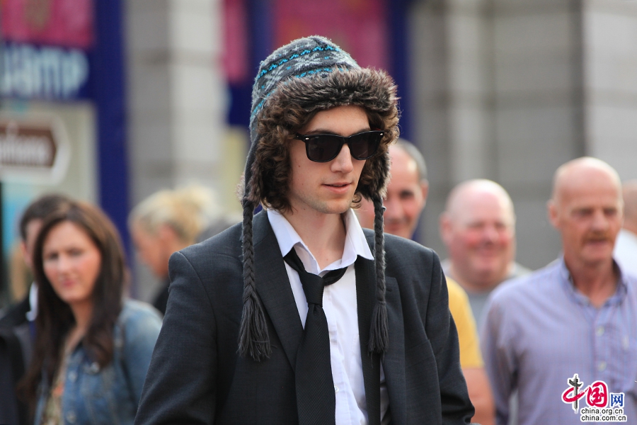 格拉夫顿街的街头表演者