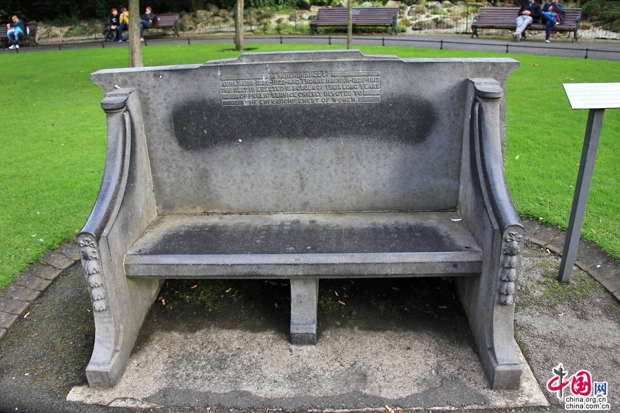 圣斯蒂芬绿地内散落着各种纪念碑与雕塑