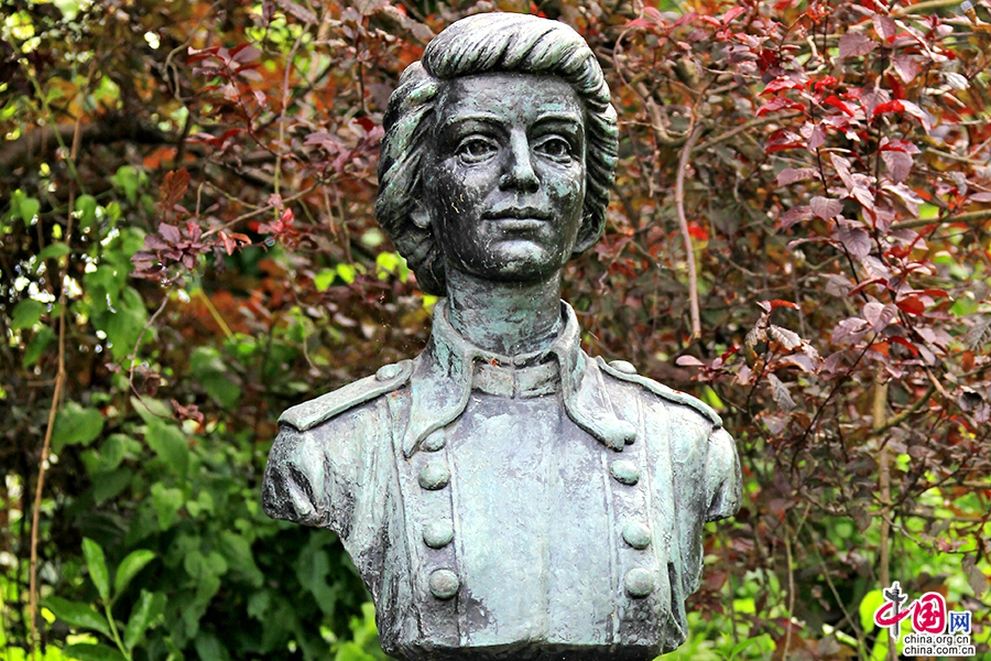 圣斯蒂芬绿地内散落着各种纪念碑与雕塑