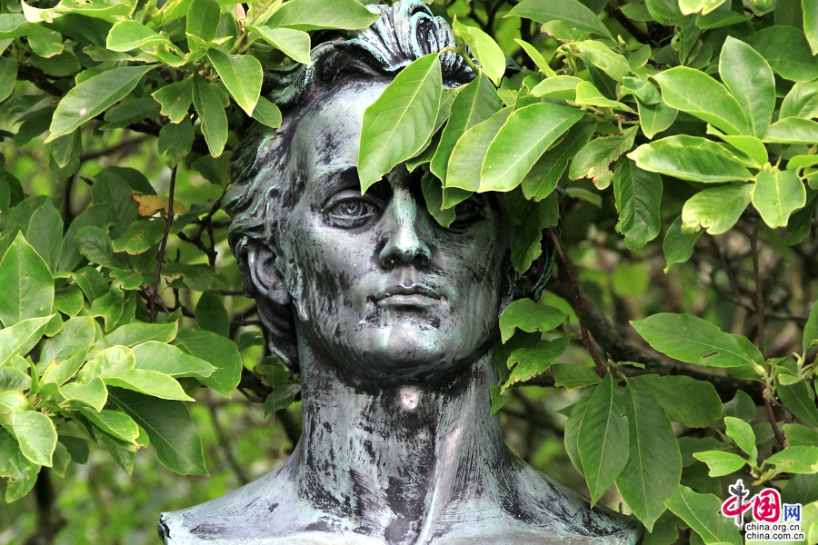 爱尔兰作家曼根雕像