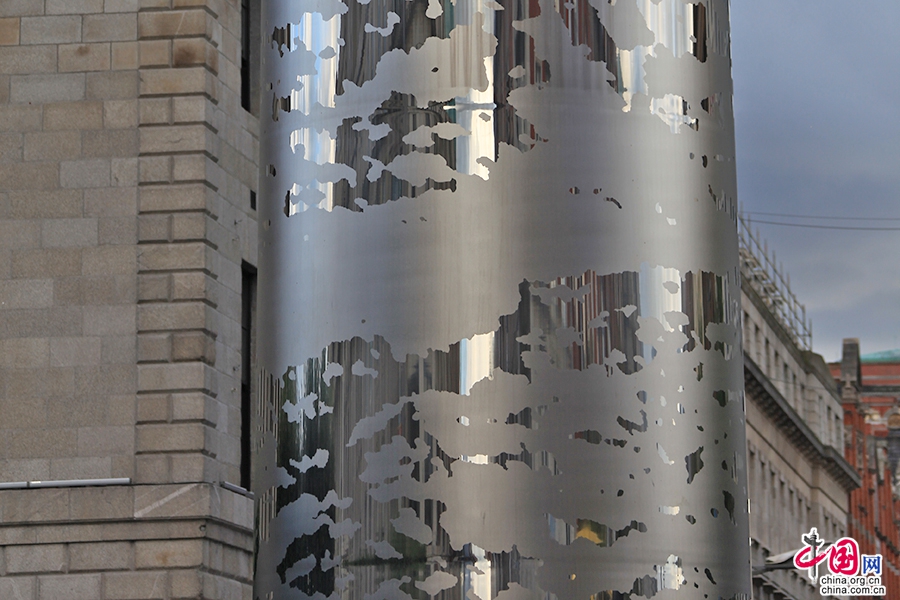 都柏林尖塔以6段平均长度20公尺的塔身连接起来