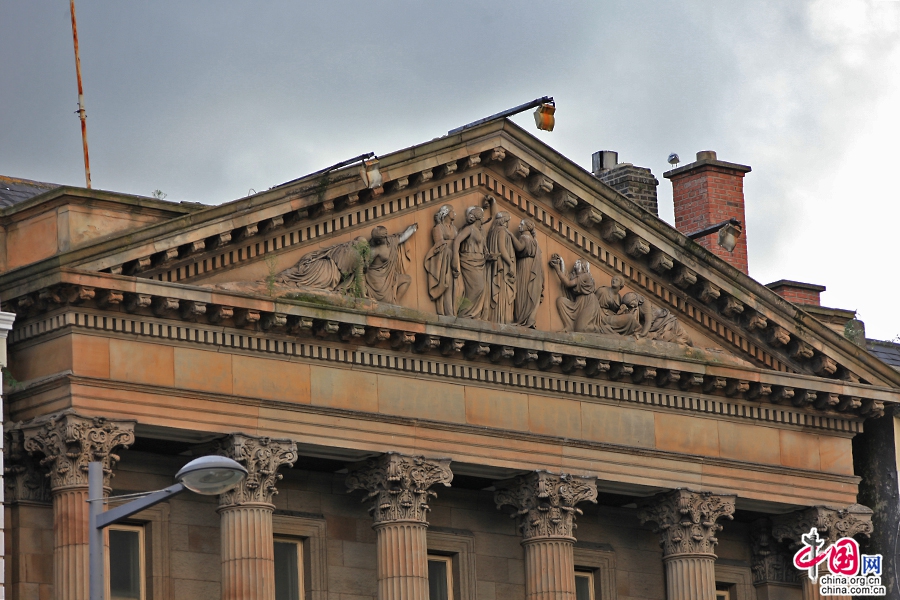 奥康奈尔大街大侧的新古典主义式的商业建筑