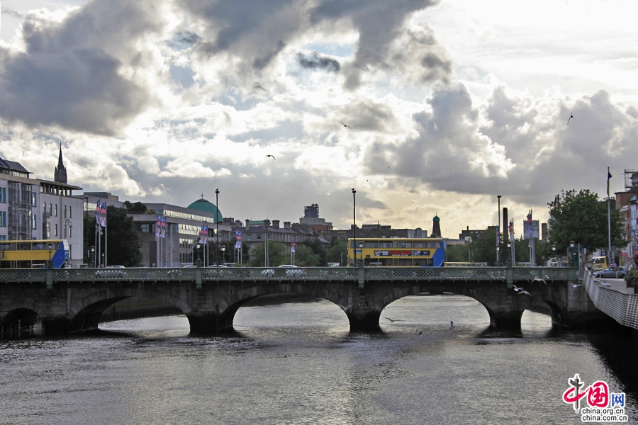 奥康奈尔大桥全景