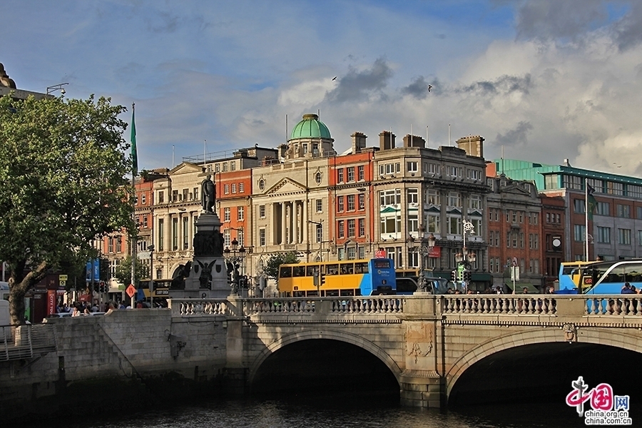 奥康奈尔大桥与奥康奈尔大街