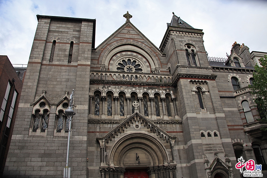 利菲河北岸教堂