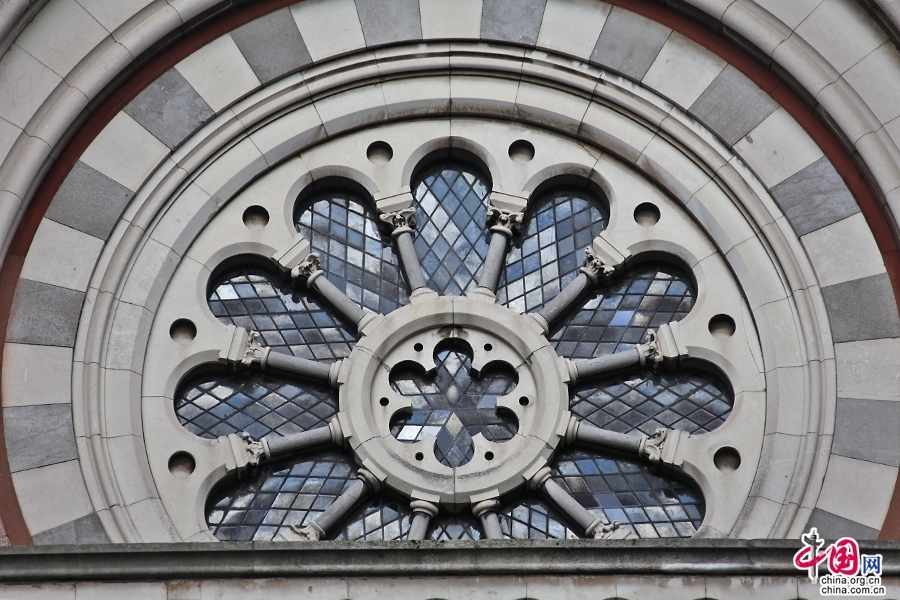 利菲河北岸教堂花窗